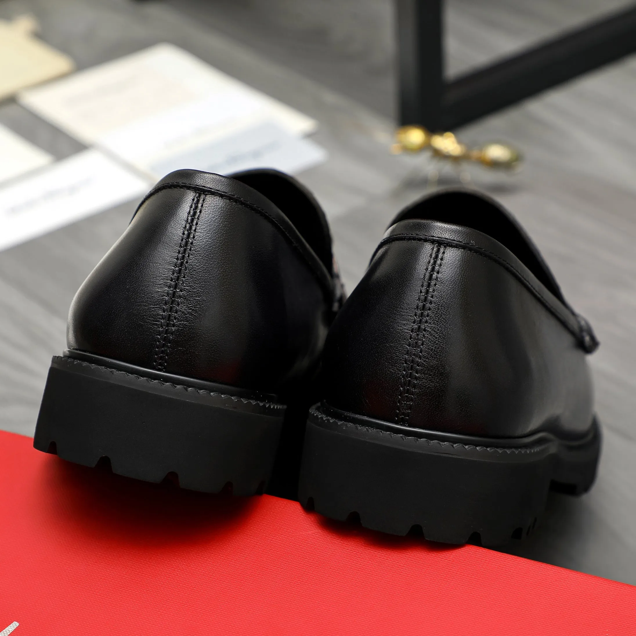 Men's shoes 💰540 Product trademark: Ferragamo "Ferragamo" business slip-on leather shoes Regular size: 38-44 (45.46 custom-made, non-returnable) Product materials: Selected high-quality color-brushed snake-print cowhide upper, cowhide lining, original outsole